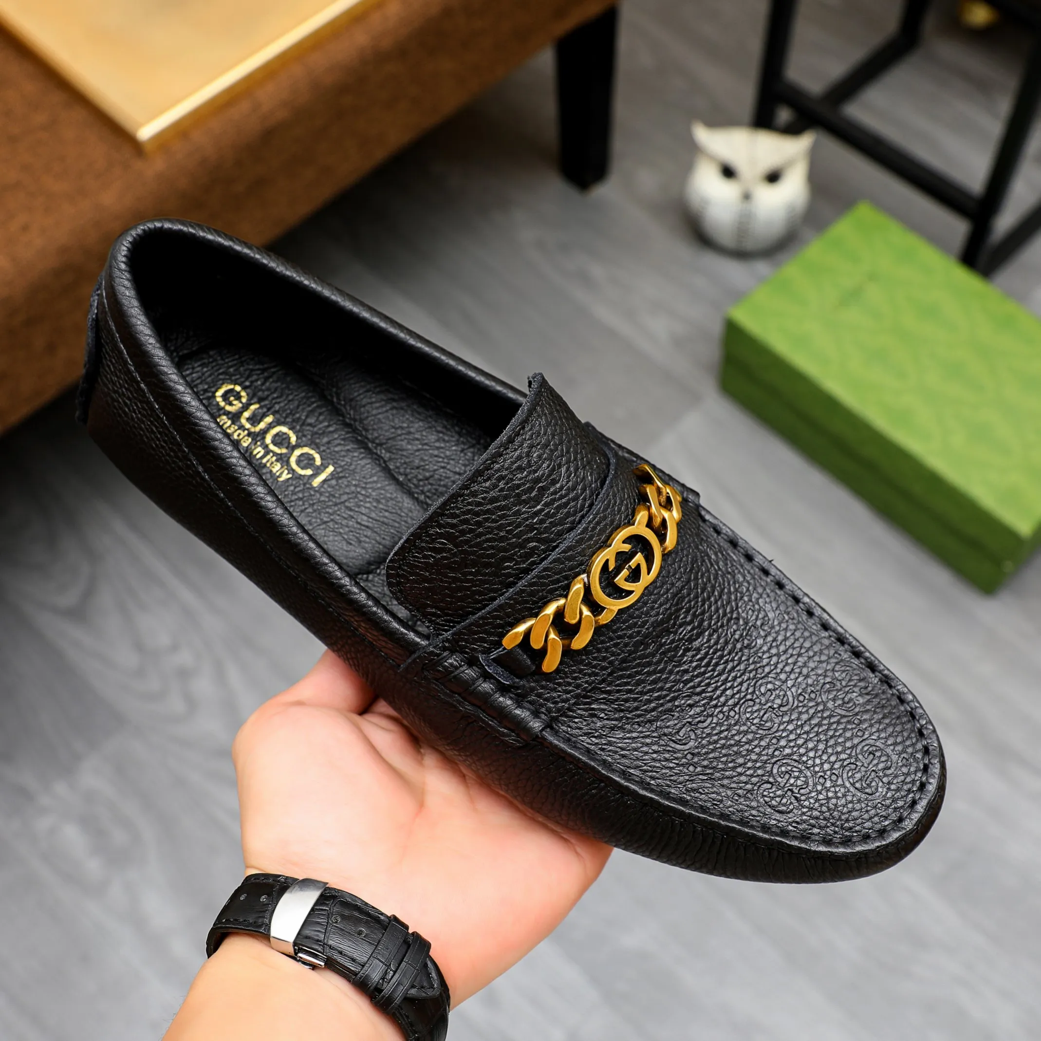 Factory price 380🕷🕷[GUCCI] Gucci's new men's fashion casual slip-on shoes🇨🇳Official website original 1:1 mold opening💯The first layer is made of Italian cowhide🎋🐷Leather lining, original quality, fine workmanship☘Rubber wear-resistant and non-slip outsole, comfortable to wear🌴High-end atmosphere, versatile style, worth owning🍉 Black optional! Code number 38-44 (45.46.47. Can be customized)